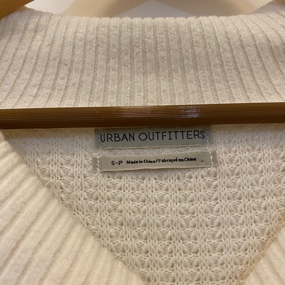 White Urban Outfitters Cropped Sweater - Picture 3 of 3